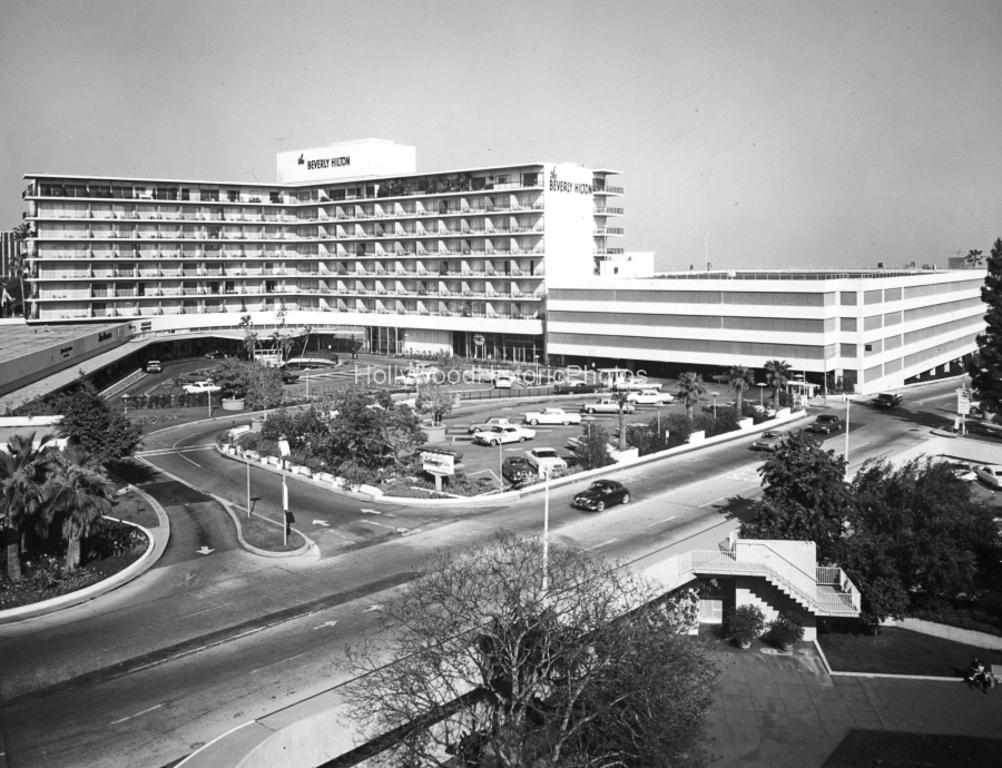 Beverly Hilton Hotel 1962 Wilshire and Santa Monica Blvd.jpg